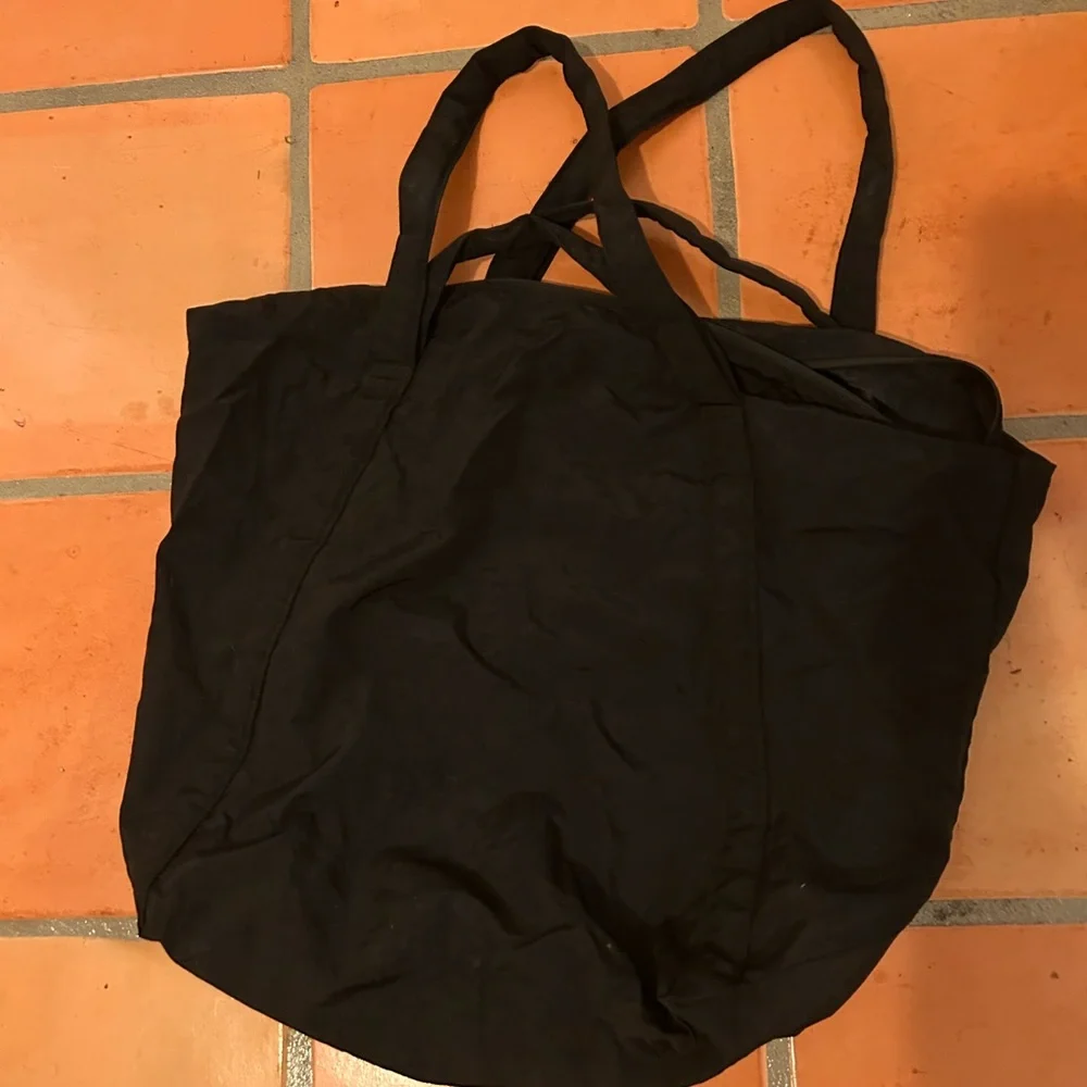 Baggu Travel Cloud Bag Black - Picture 4 of 4